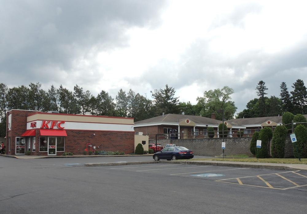 Econo Lodge Dewitt I-90 Zewnętrze zdjęcie