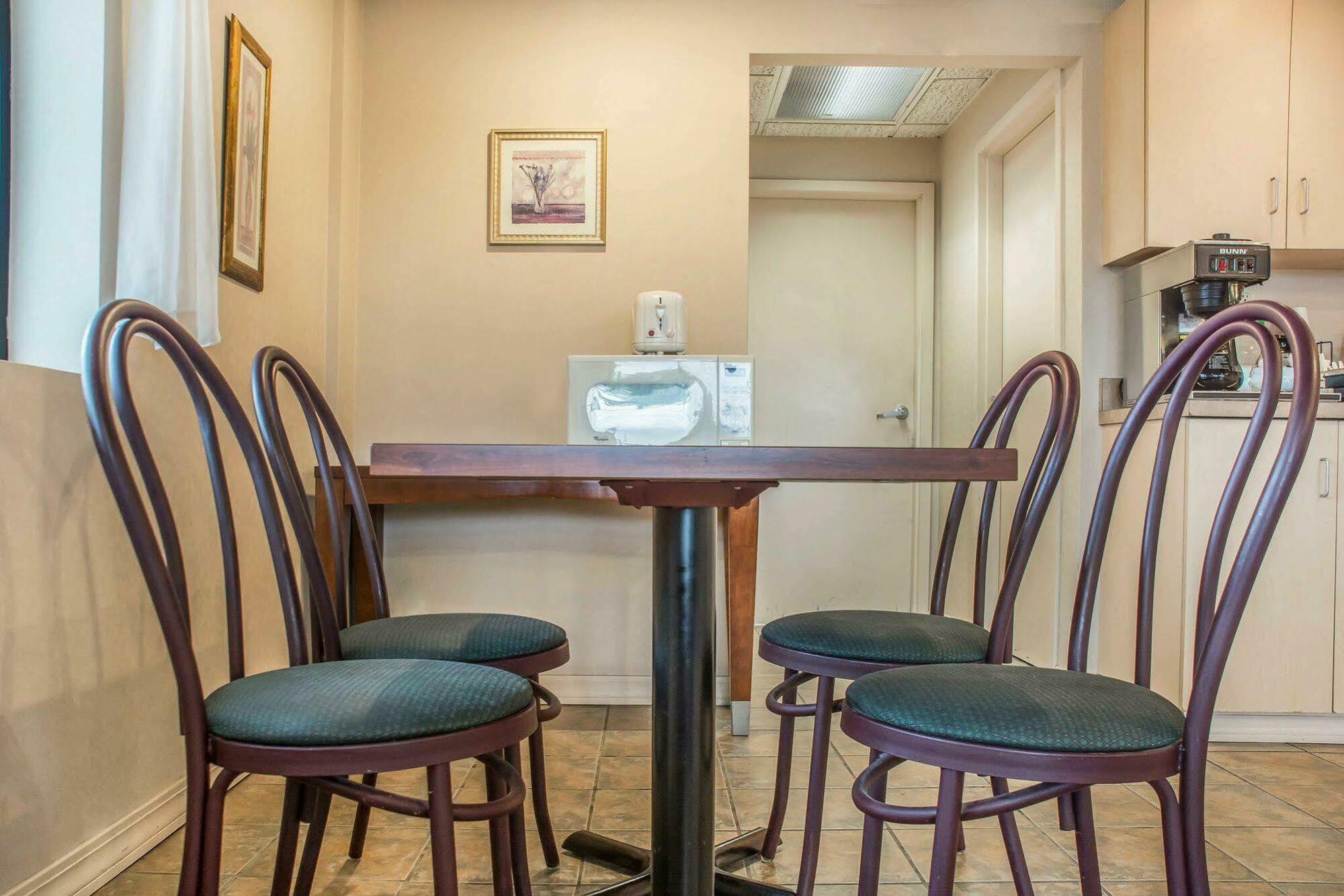 Econo Lodge Dewitt I-90 Zewnętrze zdjęcie